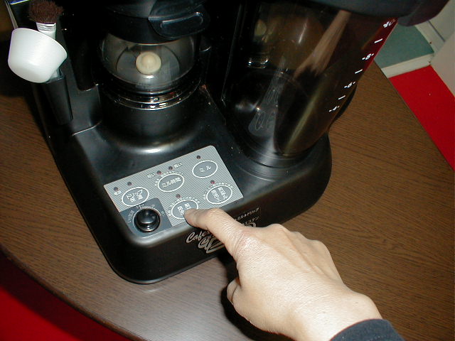 画像: 焙煎機付コーヒーメーカー